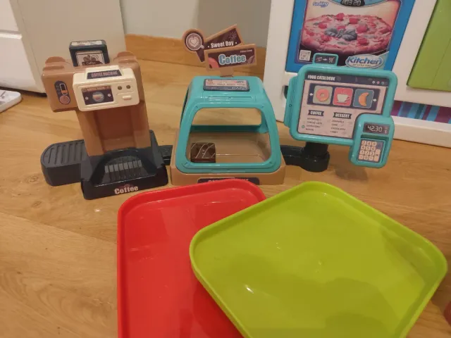 Cocina de juguete con accesorios