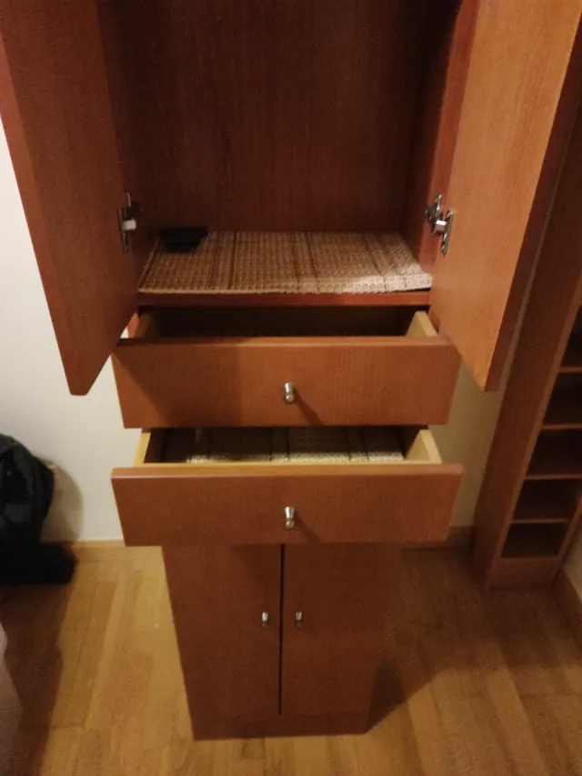 Mueble madera marrón