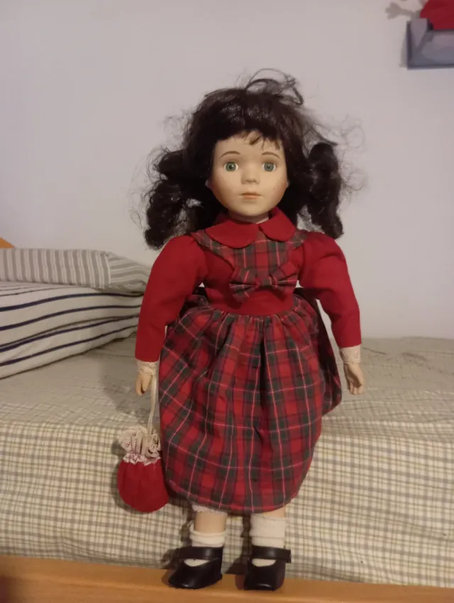 Muñeca de porcelana vintage