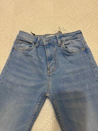 Pantalón vaquero mujer pitillo desgastado