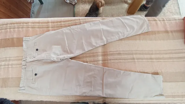 Pantalones beige hombre