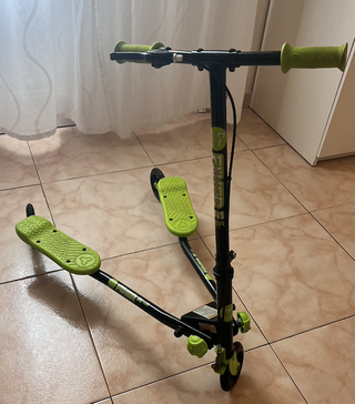 Patineta 3 Ruedas Verde y Negra