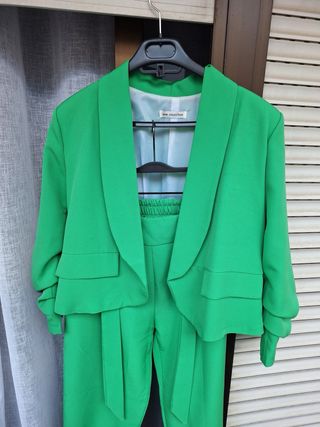 Traje verde mujer
