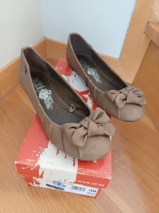 Manoletinas Xti Marrón con Lazo