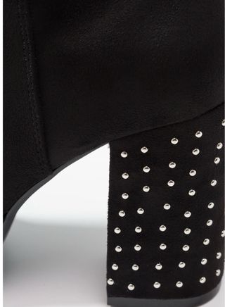 Botines negros Mustang con tachuelas