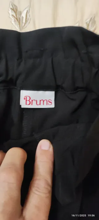 Pantaloni larghi neri con tasche a gamba dritta