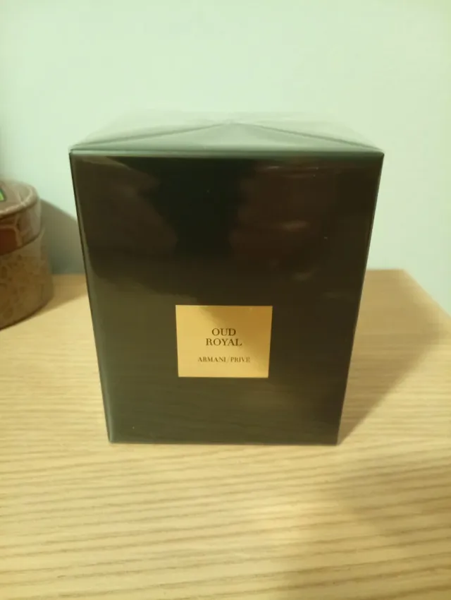 Vela Armani Privé Oud Royal