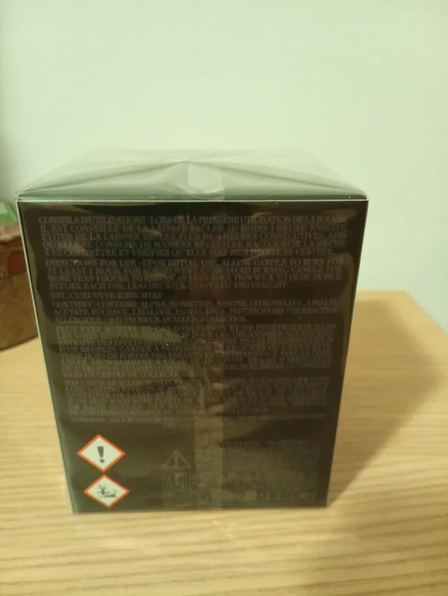 Vela Armani Privé Oud Royal