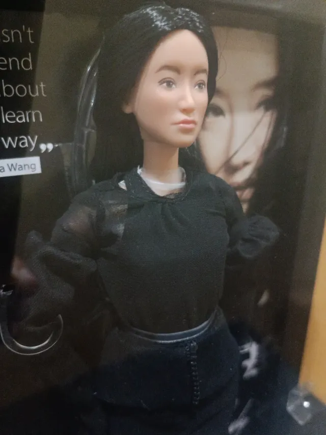 Barbie Signature Vera Wang Tribute Collection
