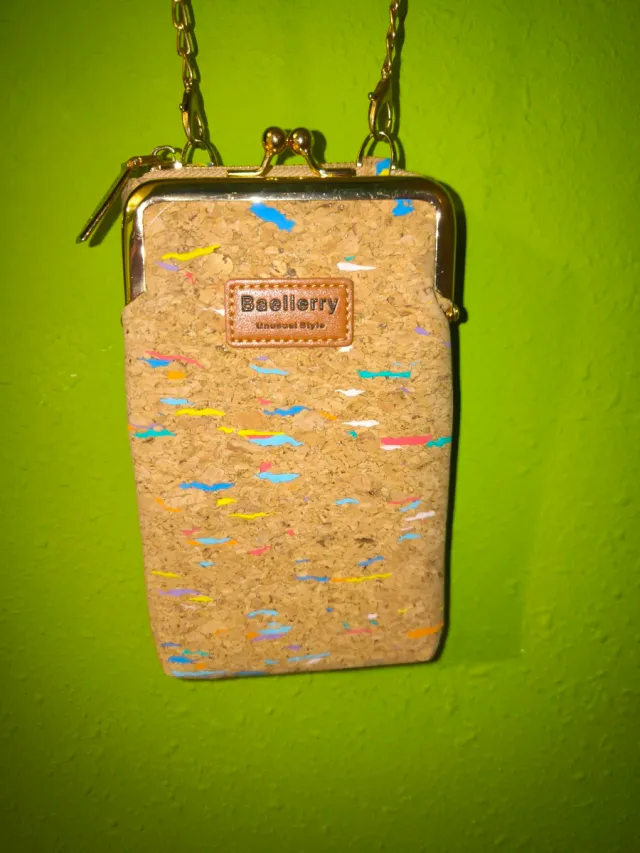 Bolso monedero efecto corcho Baellerry