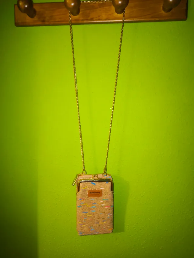 Bolso monedero efecto corcho Baellerry