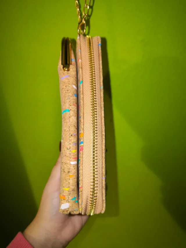 Bolso monedero efecto corcho Baellerry