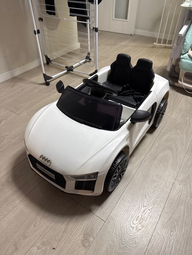 Coche Batería Audi R8 con Mando