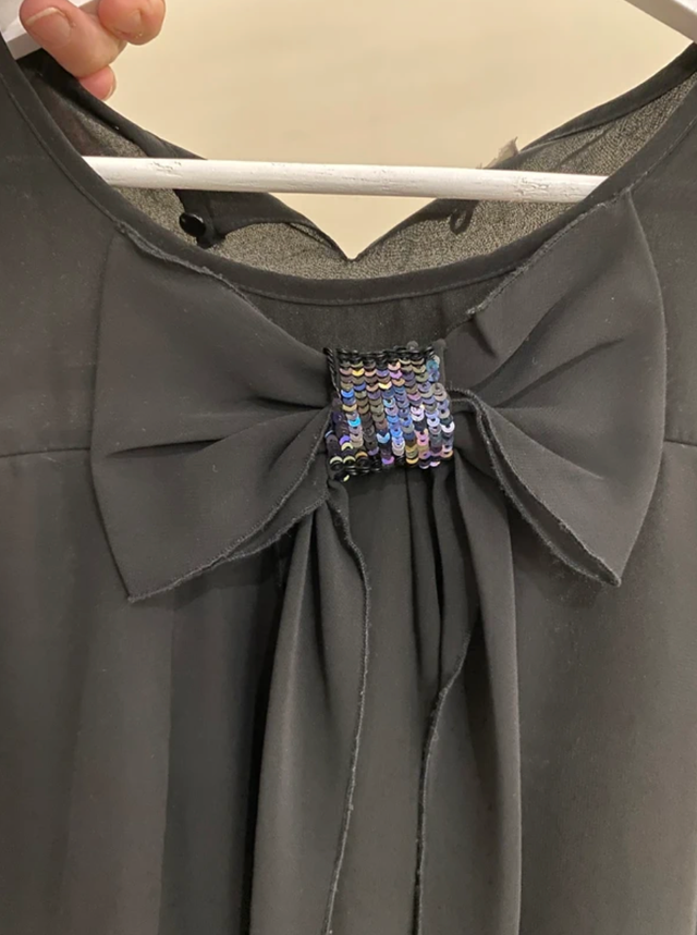 Blusa Sfera Negra Talla S con Detalle