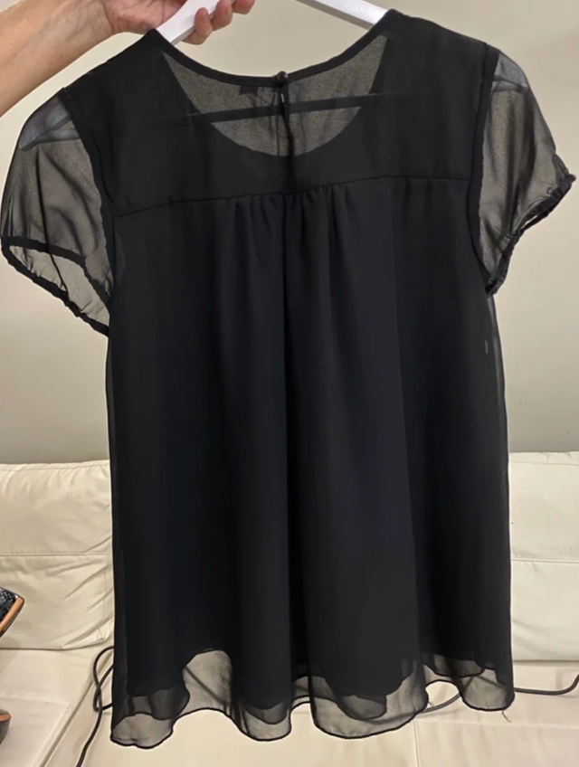 Blusa Sfera Negra Talla S con Detalle