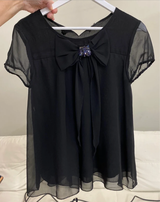 Blusa Sfera Negra Talla S con Detalle