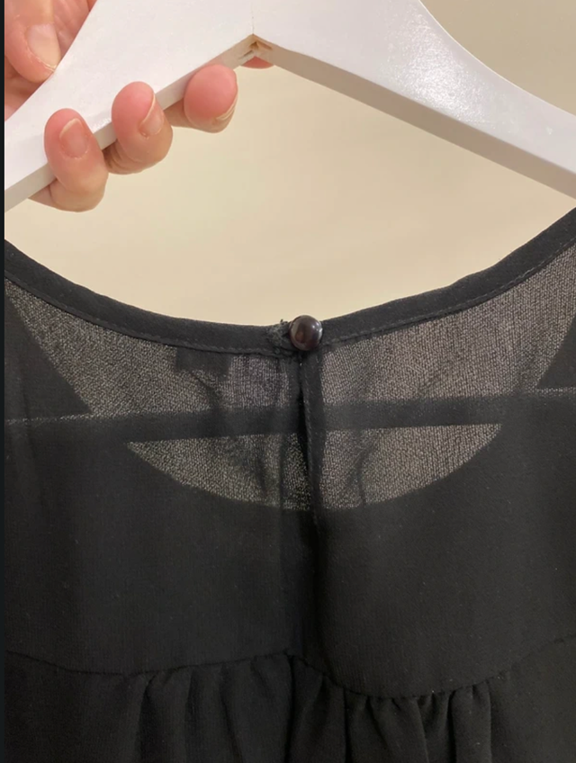 Blusa Sfera Negra Talla S con Detalle