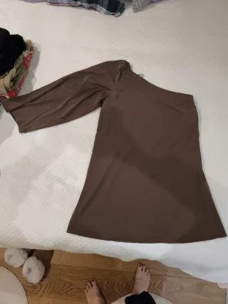 Vestido marrón asimétrico corto