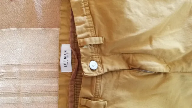 Pantalones chinos hombre mostaza