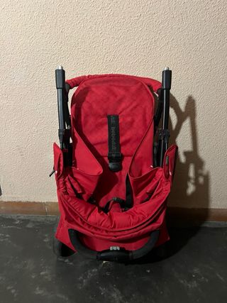 Silla de paseo bebé roja,