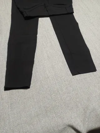 Pantalón pitillo negro