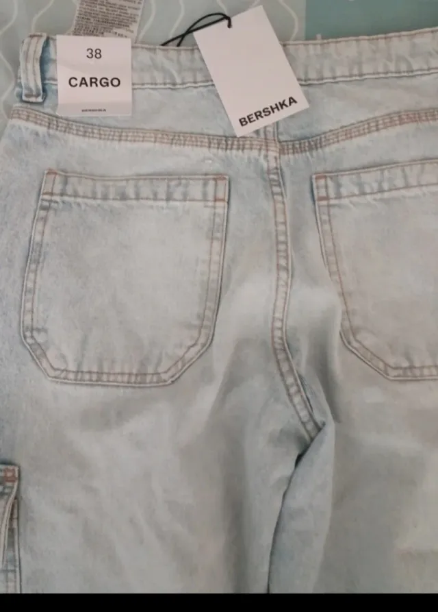 Pantalón cargo Bershka azul talla M