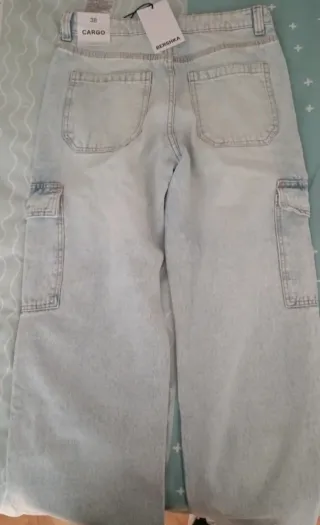 Pantalón cargo Bershka azul talla M