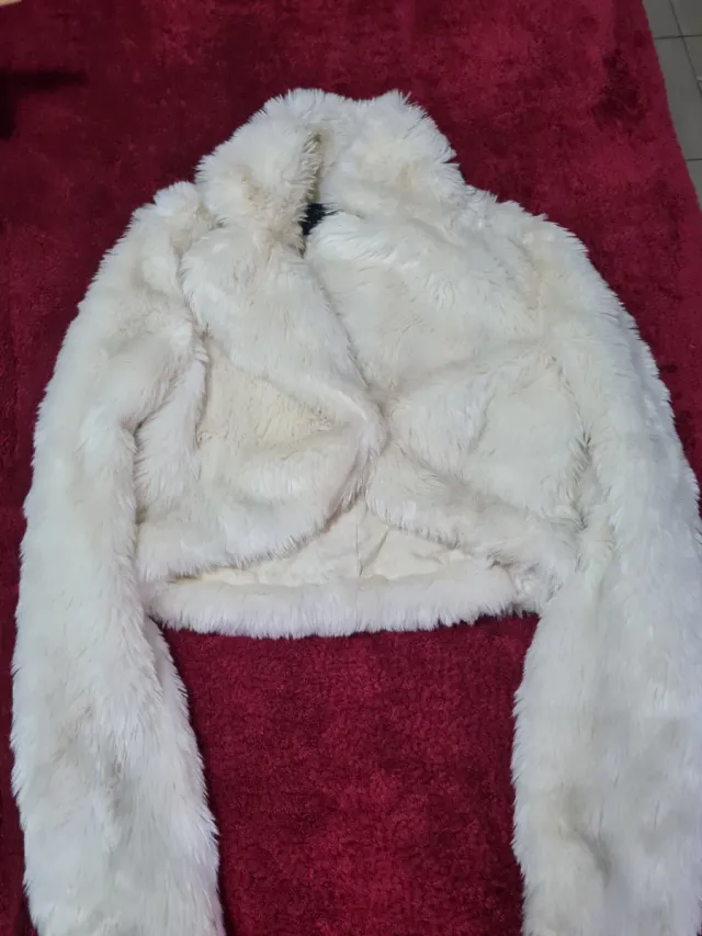 Chaqueta de pelo sintético blanca