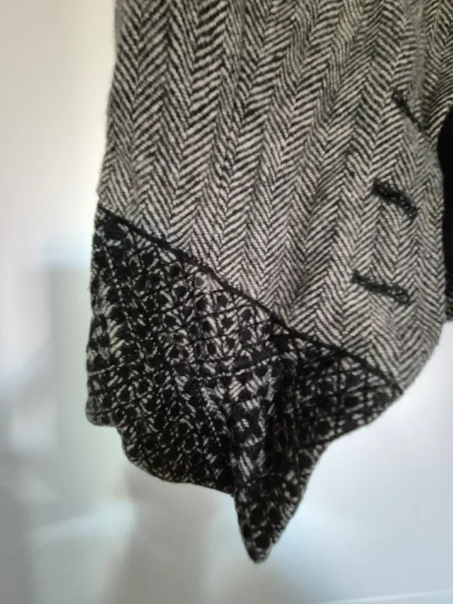 Chaleco de mujer con estampado y abalorios