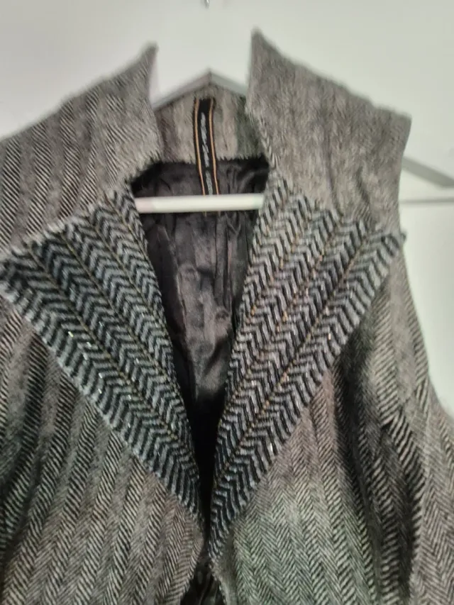 Chaleco de mujer con estampado y abalorios