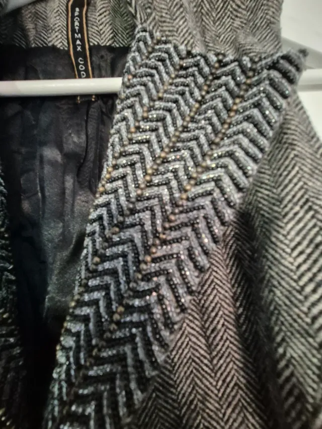 Chaleco de mujer con estampado y abalorios