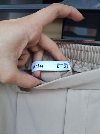 Pantalón de traje beige mujer