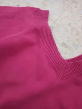 Jersey cuello pico rosa ajustado