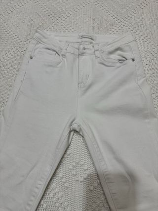 Pantalón vaquero mujer pitillo push up blanco