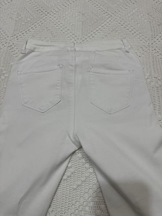 Pantalón vaquero mujer pitillo push up blanco