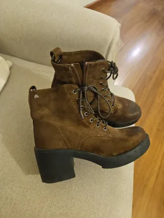 Botas marrones con cordones