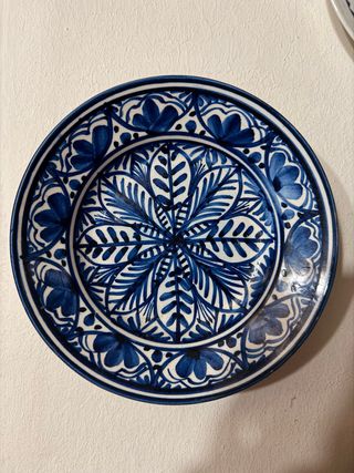 Plato decorativo azul y blanco