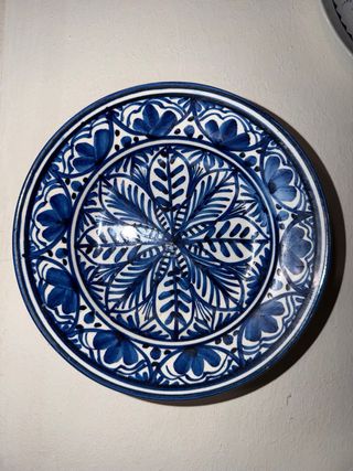 Plato decorativo azul y blanco