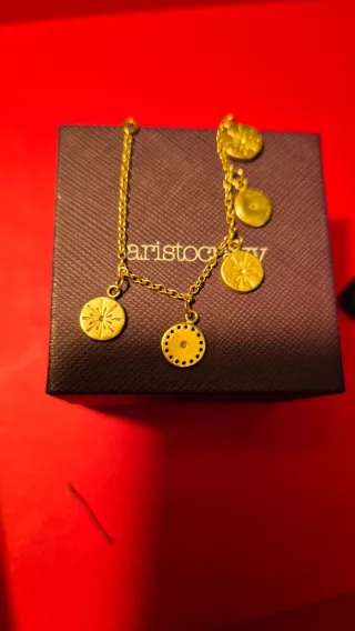 Pulsera Aristocrazy dorada con dijes de plata