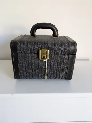 Beauty case in tessuto con chiave