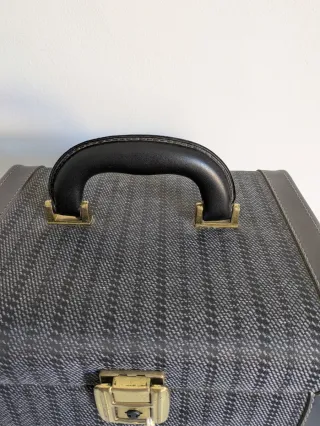 Beauty case in tessuto con chiave