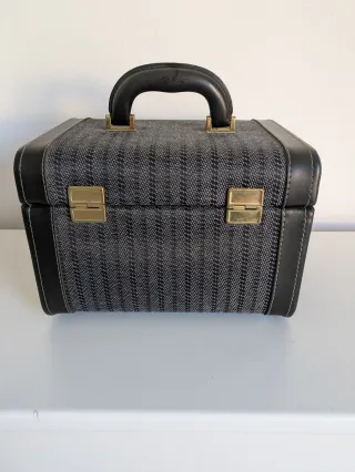 Beauty case in tessuto con chiave