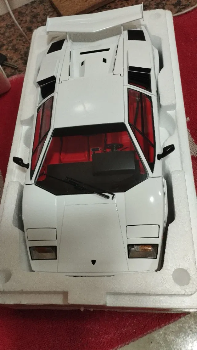 Lamborghini Countach 1/12.no ofertas