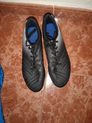 Botas de fútbol negras