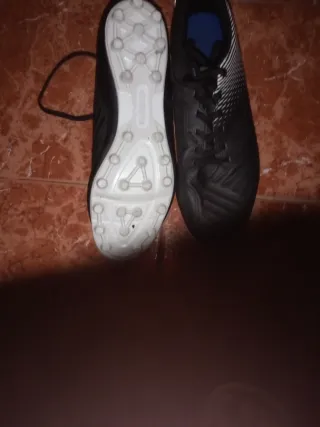 Botas de fútbol negras