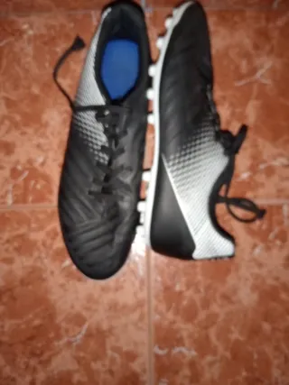 Botas de fútbol negras
