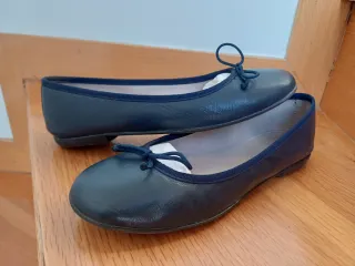 Manoletinas piel azul marino