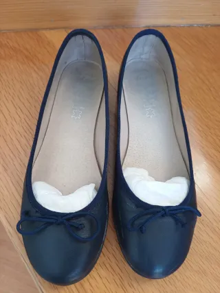 Manoletinas piel azul marino