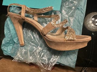 Zapatos de tacón dorados Stephen Allen