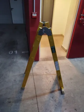 Escalera fibra vidrio 1 tramo plegable